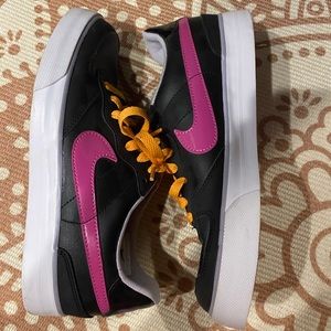 Women’s Nike Air Force 1 in black